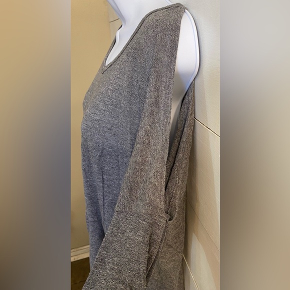 Abercrombie & Fitch Women’s Medium Gray Scoop Neck Cold Shoulder Long Sleeve Top - Picture 6 of 14